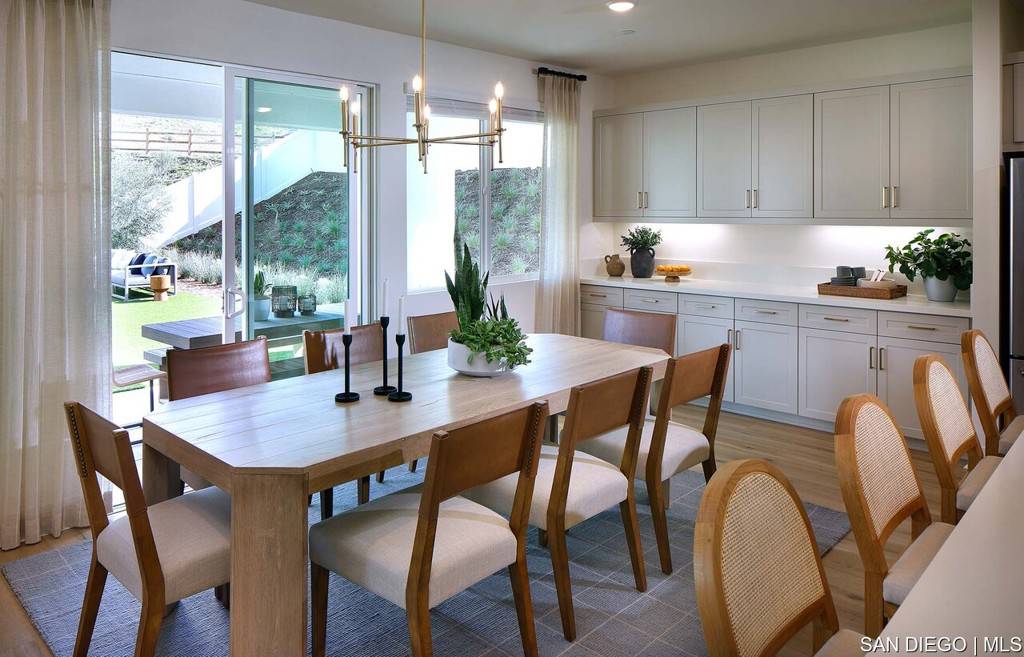 Fallbrook, CA 92028,709 Meadowood ST #328