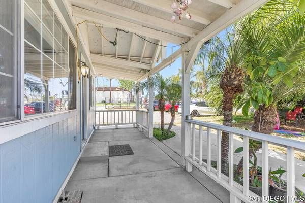 Vista, CA 92083,108 East DR