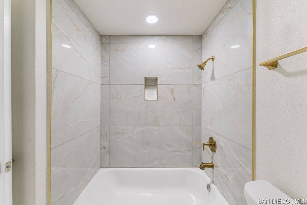 San Diego, CA 92123,3424 Lockwood DR