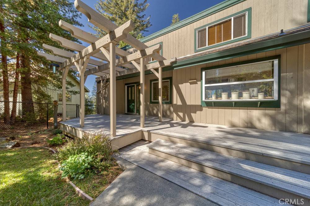 Lake Almanor Peninsula, CA 96137,853 Lassen View DR