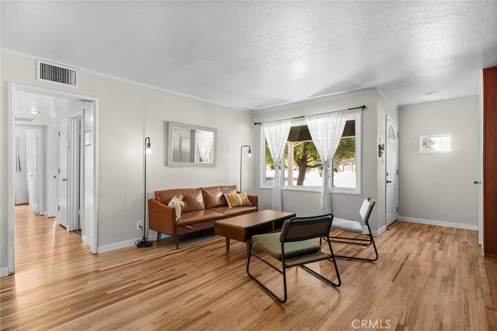 Chico, CA 95926,886 Lynn LN