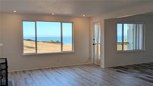 Pacifica, CA 94044,5015 Palmetto AVE #1