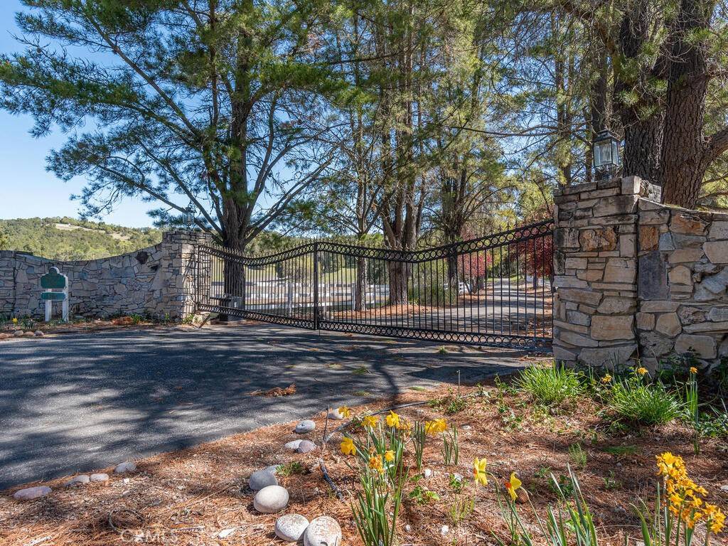 8800 Vineyard DR, Paso Robles, CA 93446