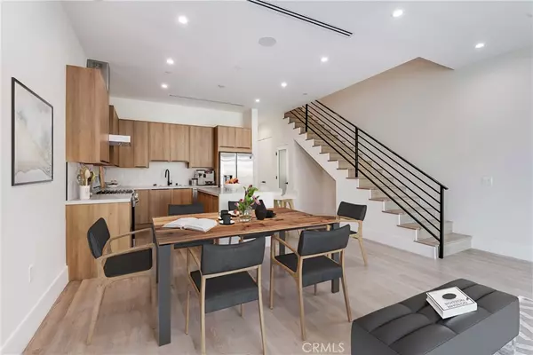 Valley Village, CA 91607,5258 Hermitage AVE #3