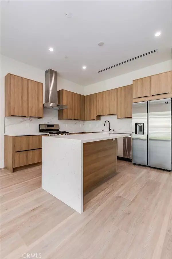 Valley Village, CA 91607,5258 Hermitage AVE #3