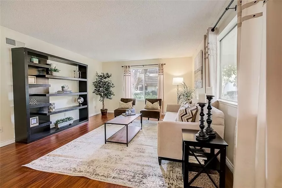 22232 James Alan CIR #1, Chatsworth, CA 91311