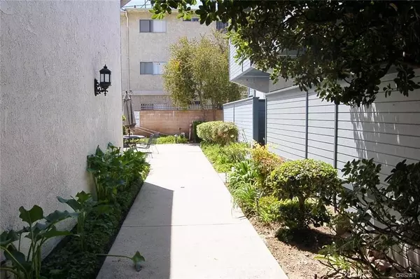 Canoga Park, CA 91304,8801 Independence AVE #14