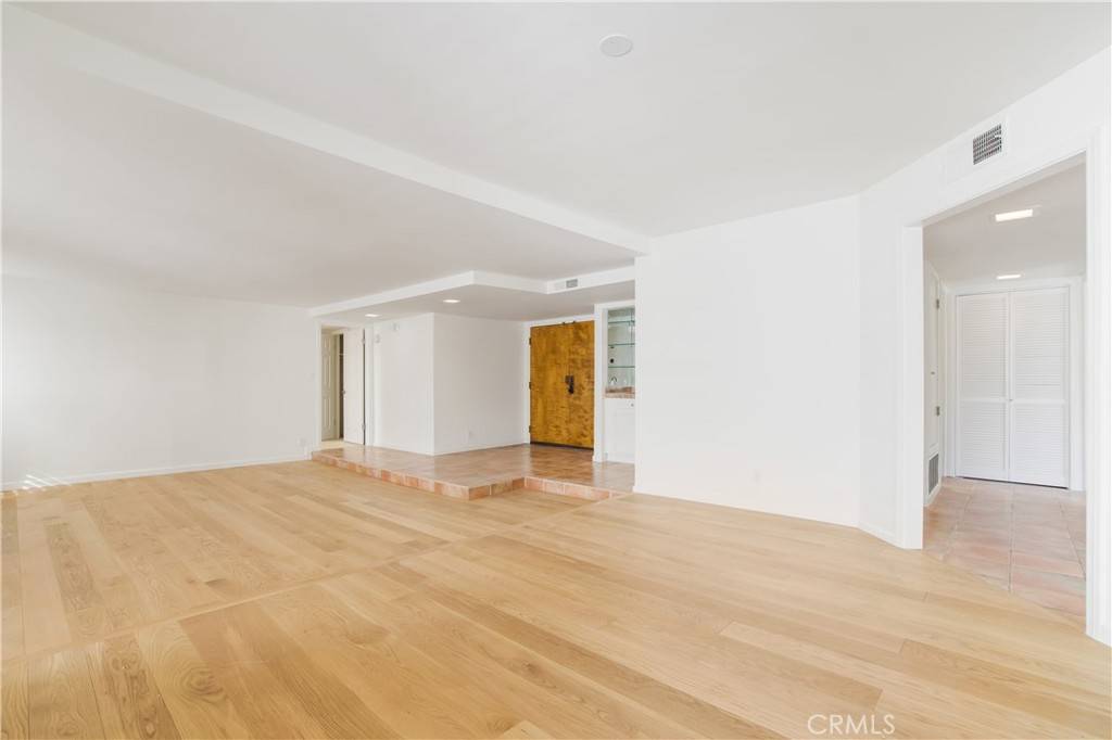 Sherman Oaks, CA 91403,14560 Benefit ST #204