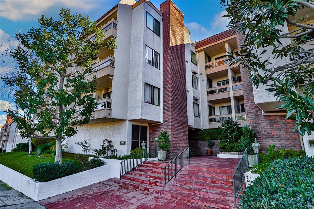 Encino, CA 91316,17130 Burbank BLVD #301