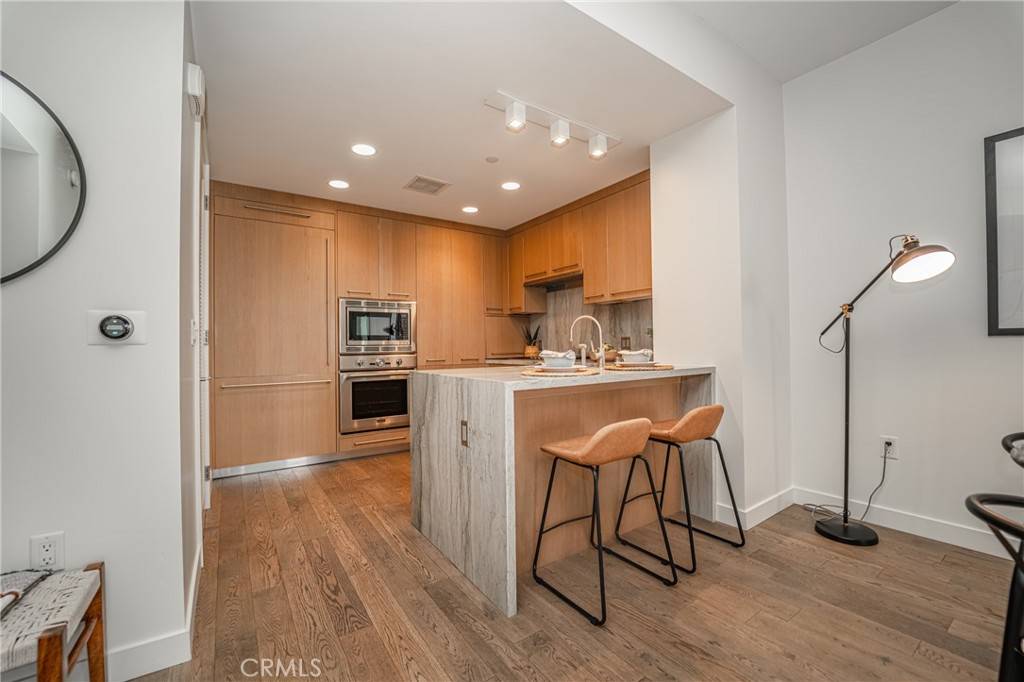 Santa Monica, CA 90401,1755 Ocean AVE #706