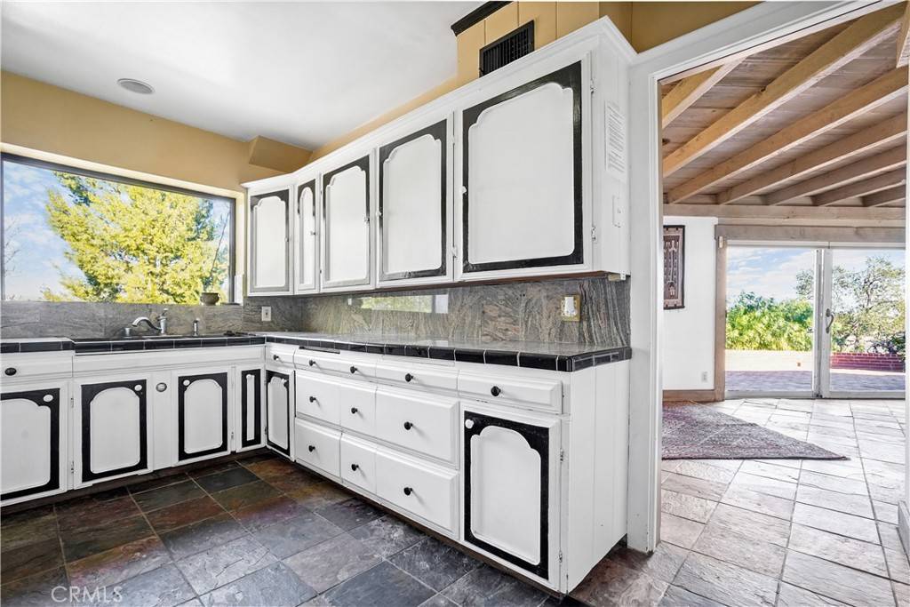 Woodland Hills, CA 91364,5129 Marmol DR