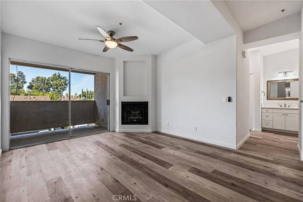Van Nuys, CA 91406,15455 Sherman WAY #25