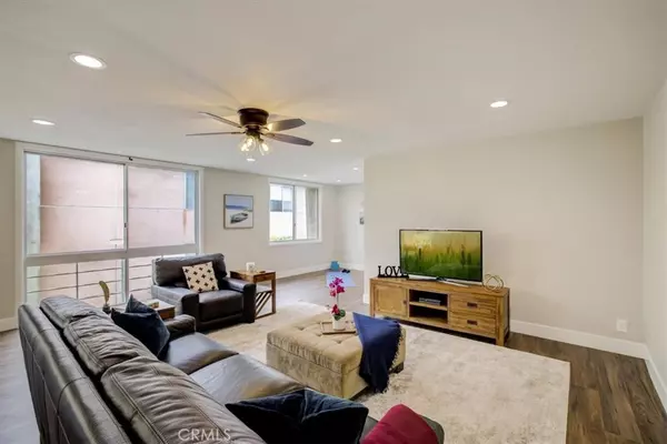 Encino, CA 91316,5301 Balboa #B6