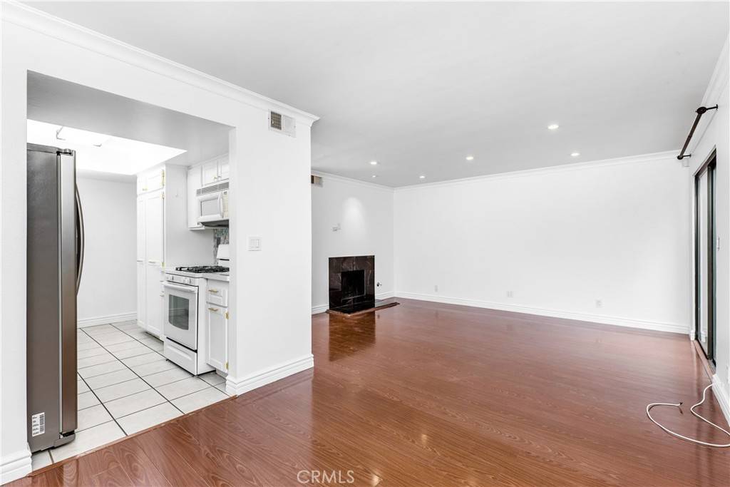 Chatsworth, CA 91311,21333 Lassen ST #1B