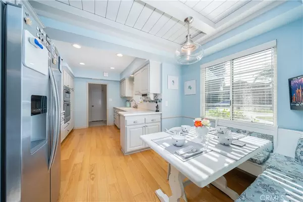 Woodland Hills, CA 91367,23039 Ostronic DR