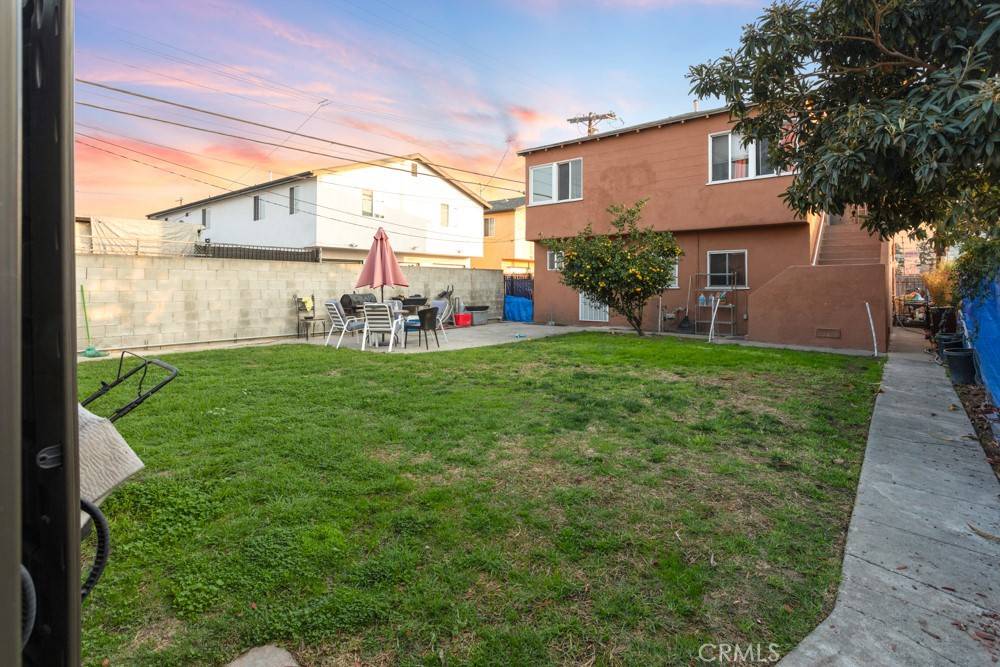 Los Angeles, CA 90044,814 W 75th