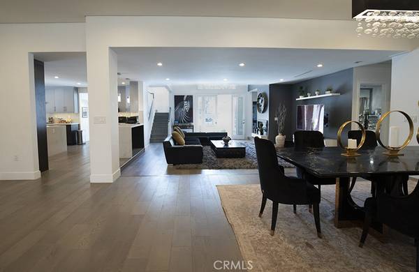 Woodland Hills, CA 91367,22904 Calvert ST