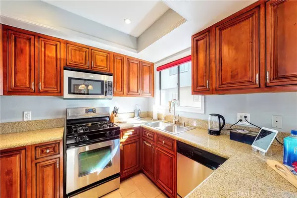 North Hills, CA 91343,9140 Burnet AVE #21