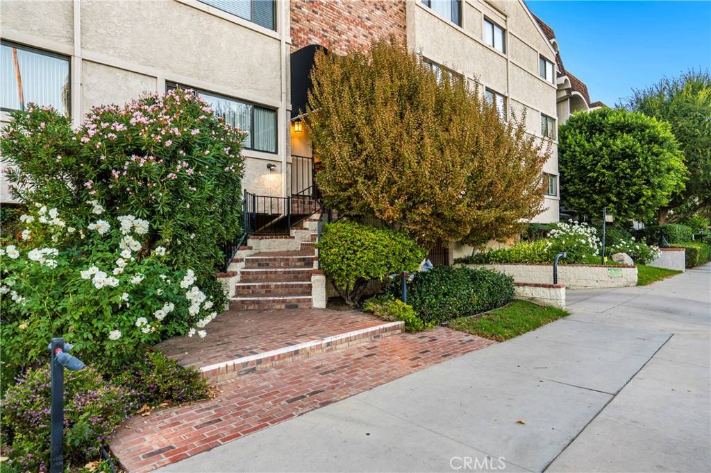 Tarzana, CA 91356,5325 Lindley AVE #205