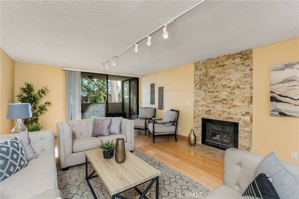 5325 Lindley AVE #205, Tarzana, CA 91356