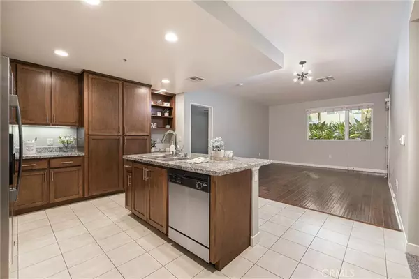 Woodland Hills, CA 91367,21301 Erwin ST #216