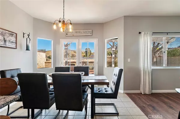 Saugus, CA 91390,28932 Raintree LN