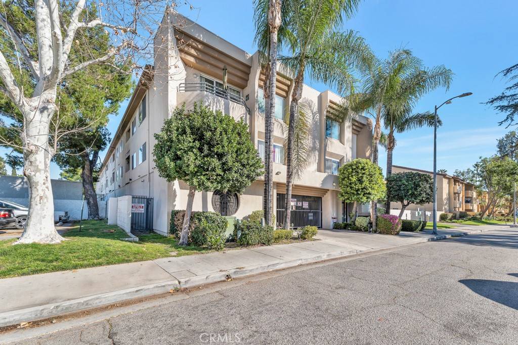 Van Nuys, CA 91406,15455 Sherman Way #23
