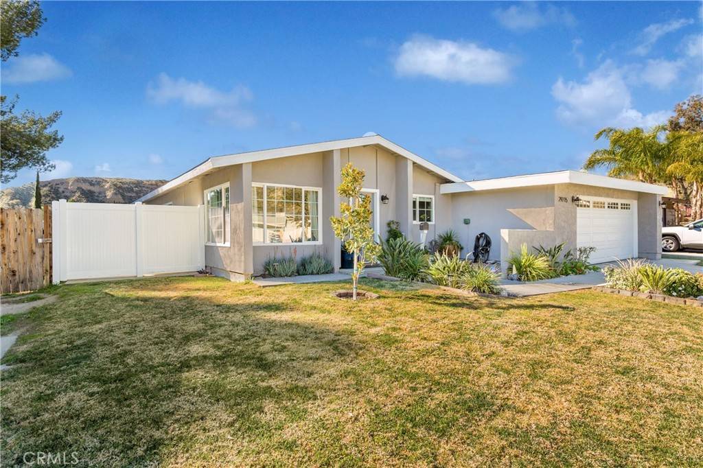 Canyon Country, CA 91387,29715 Mums DR