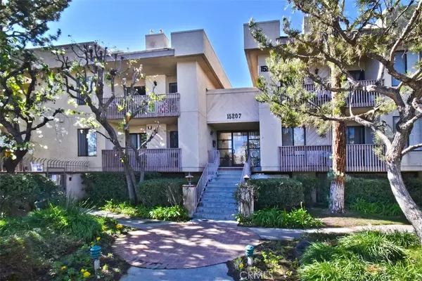 Sherman Oaks, CA 91403,15207 Magnolia BLVD #114