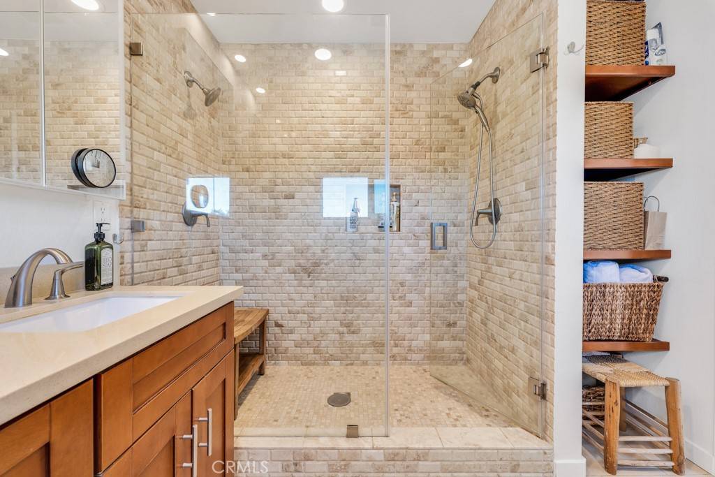 Calabasas, CA 91302,23722 Summit DR