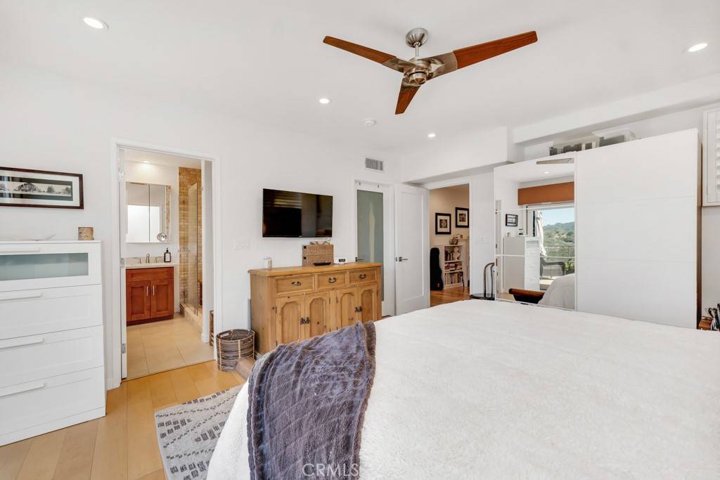 Calabasas, CA 91302,23722 Summit DR