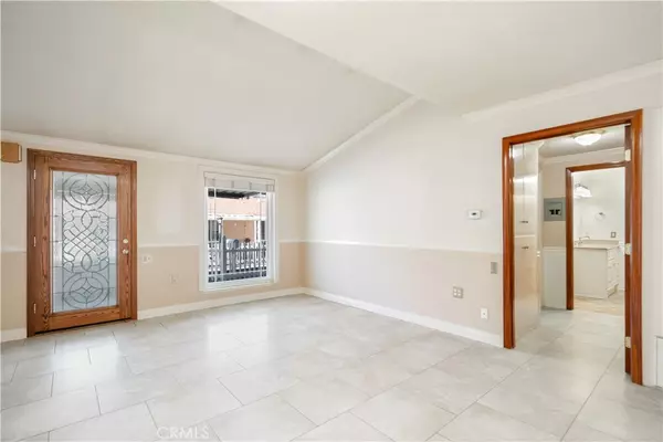 Newhall, CA 91321,19128 Avenue Of The Oaks #A