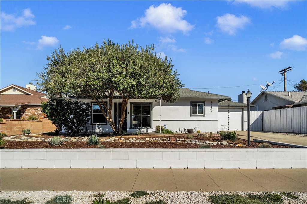 17407 Valerio ST, Lake Balboa, CA 91406