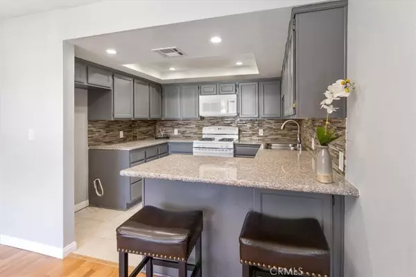 Canoga Park, CA 91304,21000 Bryant ST #5