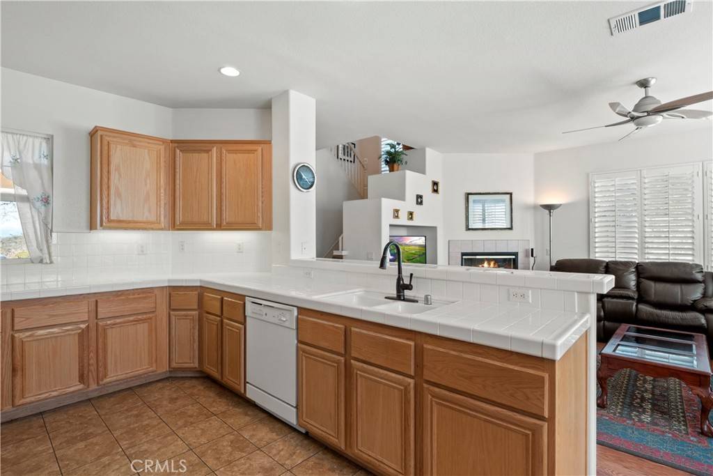 Canyon Country, CA 91351,27664 Cordovan DR
