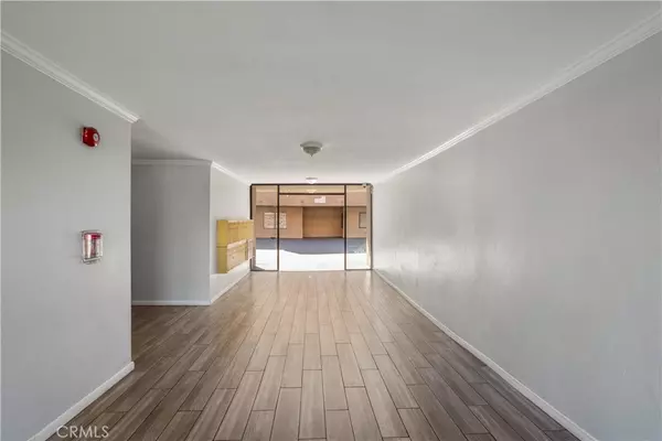 San Fernando, CA 91340,10901 Laurel Canyon BLVD #108