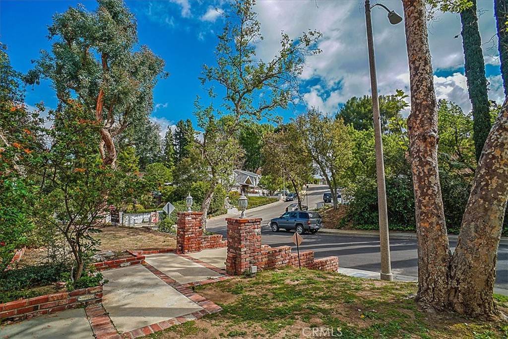 Tarzana, CA 91356,19901 Turnberry DR