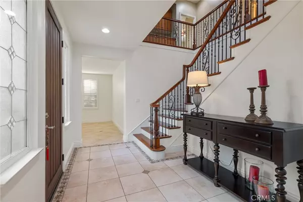 Valencia, CA 91381,27002 Maple Tree CT