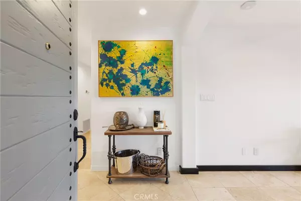 Sherman Oaks, CA 91403,3551 Woodcliff RD