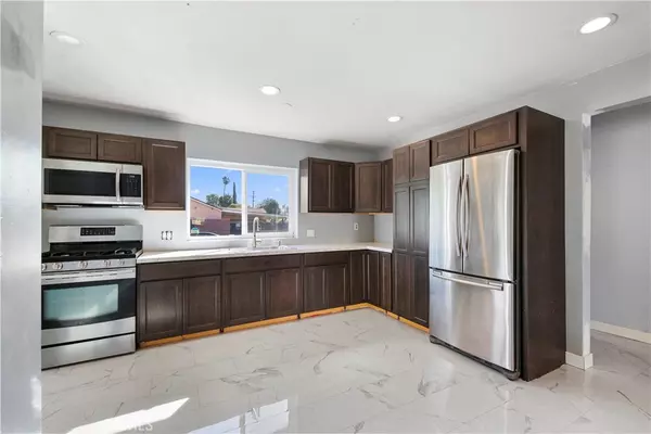 Van Nuys, CA 91405,13801 Valerio ST