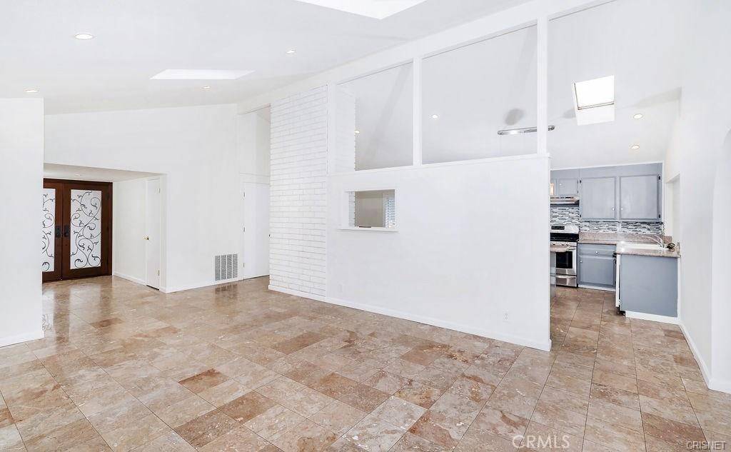 Agoura Hills, CA 91301,5859 Larboard LN