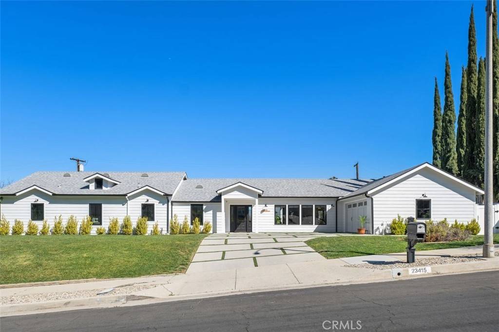 23415 Calvert ST, Woodland Hills, CA 91367