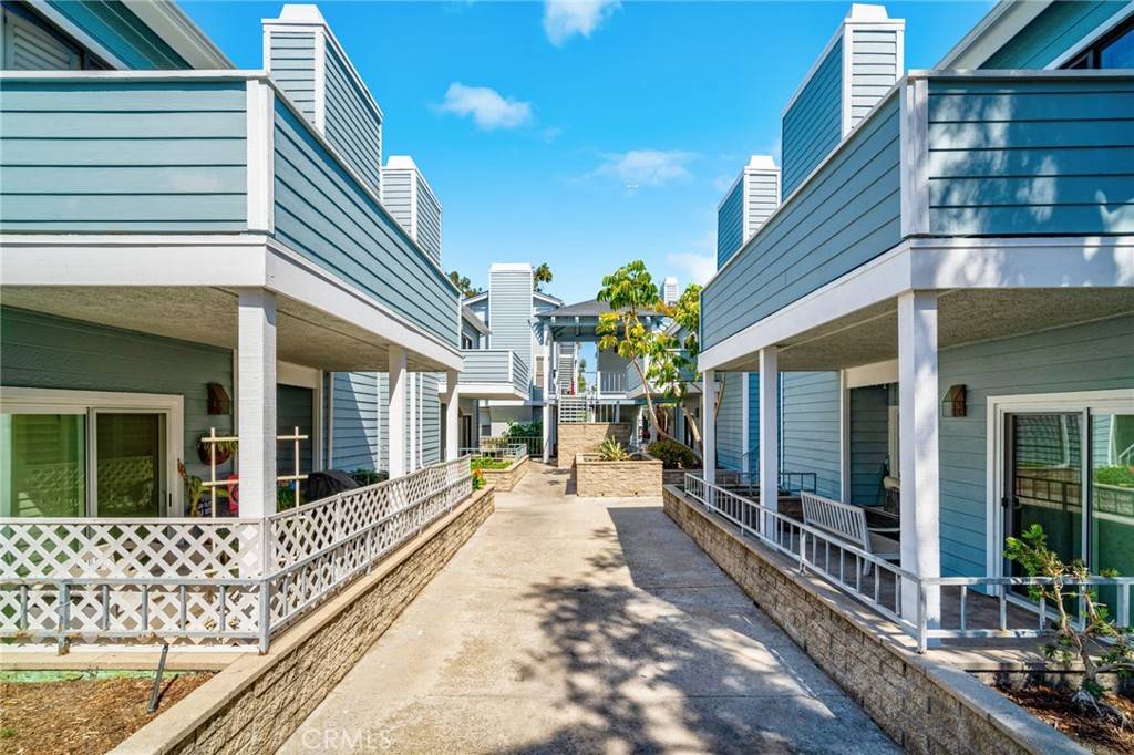 16960 Algonquin ST #2-204, Huntington Beach, CA 92649