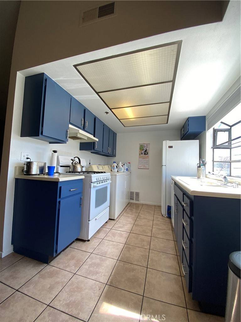 Lancaster, CA 93535,44418 15th ST E #3