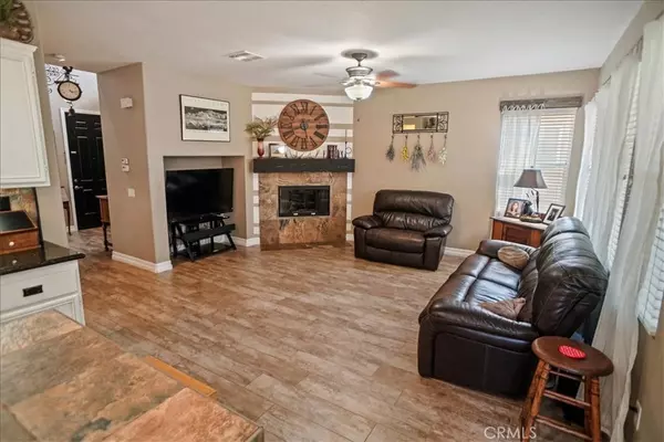 Saugus, CA 91350,28333 Houston CT