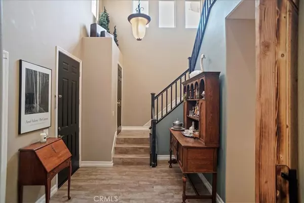 Saugus, CA 91350,28333 Houston CT