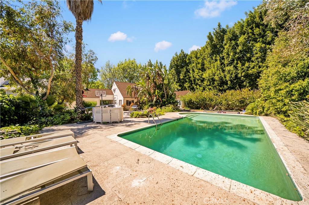 Beverly Hills, CA 90210,813 Cinthia ST