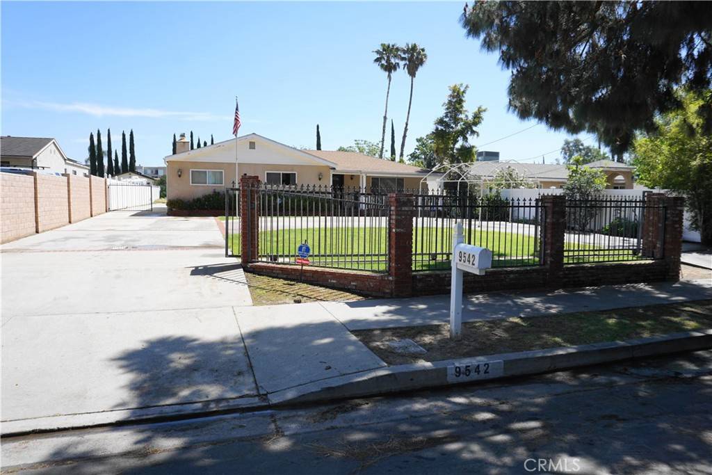 Northridge, CA 91324,9542 Yolanda AVE