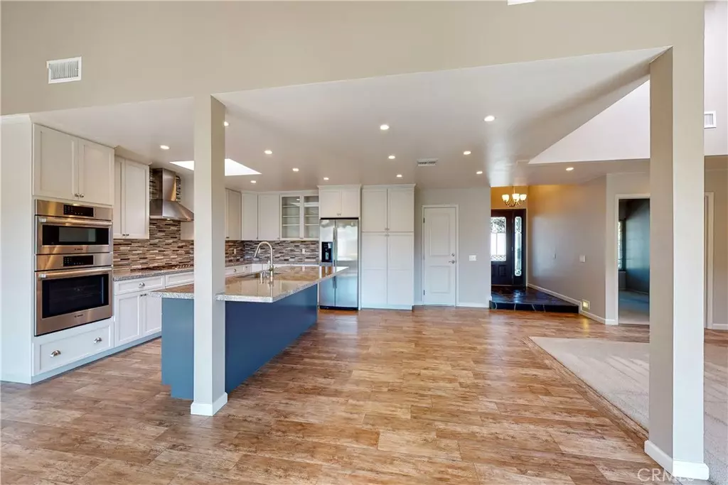 Valencia, CA 91355,23236 Via Calisero