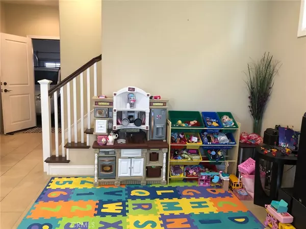 Canoga Park, CA 91304,21213 Ingomar CT